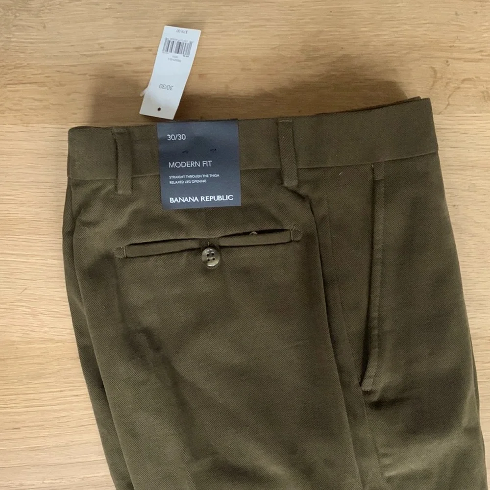 Banana Republic Modern Fit Chinos in Olive